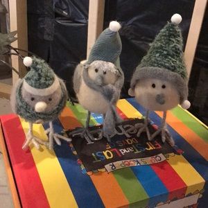 Holiday bird decor